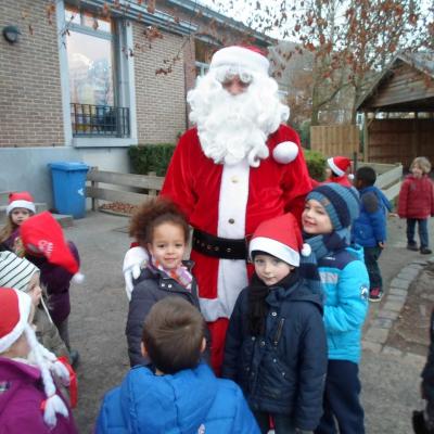 Visite de Papa Noël à l'école maternelle du village